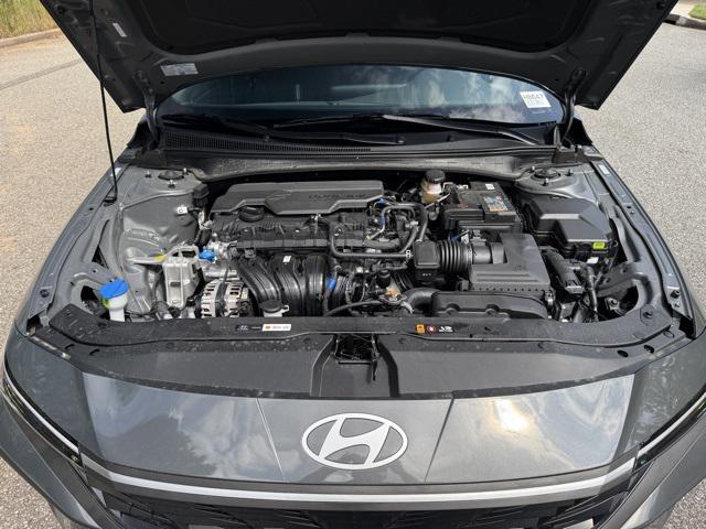 2025 Hyundai Elantra SEL Sport photo 25