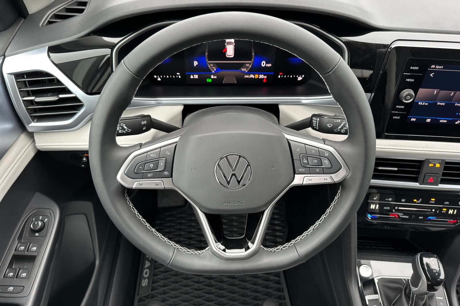 2025 Volkswagen Taos SE photo 13
