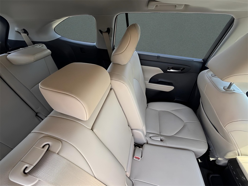 2023 Toyota Highlander XLE photo 22