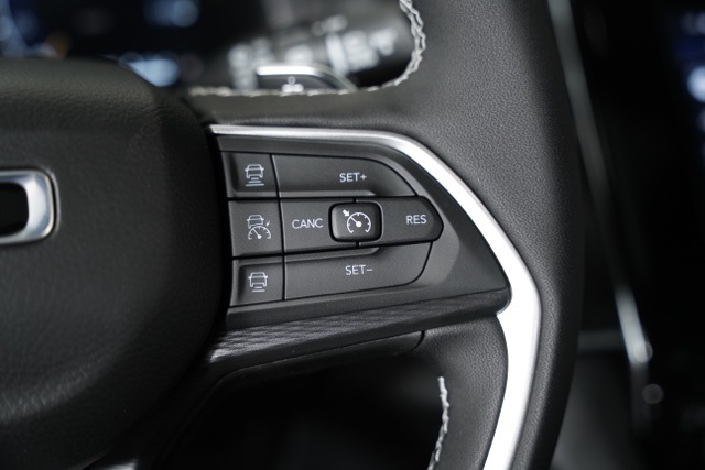 2025 Jeep Grand Cherokee Altitude photo 5