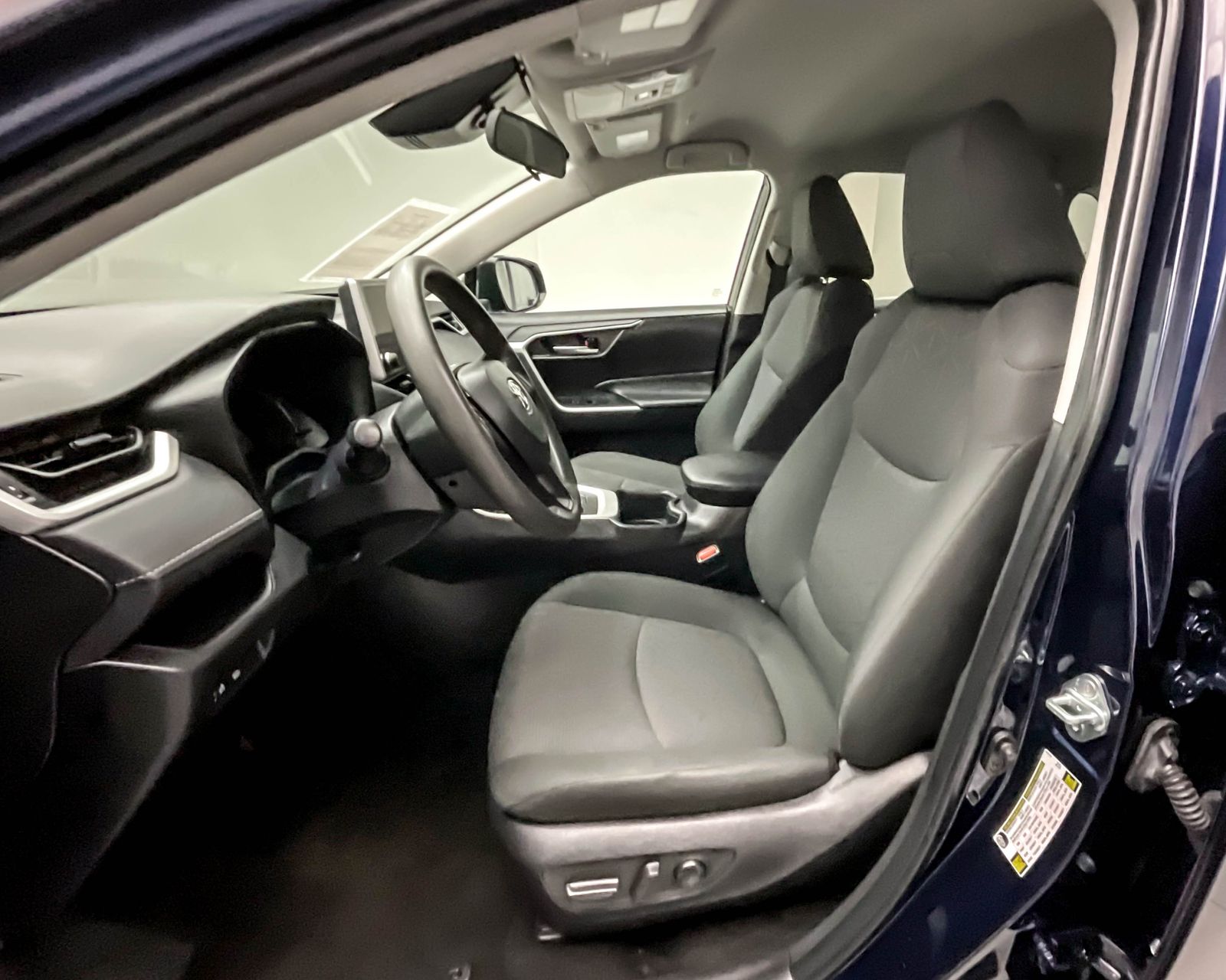 2024 Toyota RAV4 XLE photo 10
