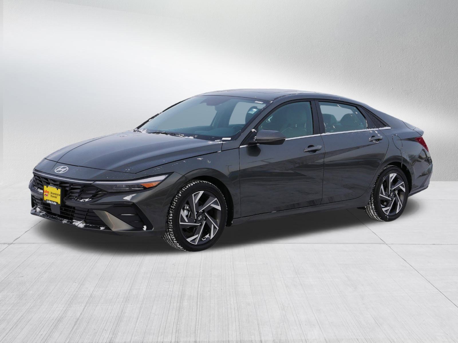 2024 Hyundai Elantra Hybrid Limited photo 3