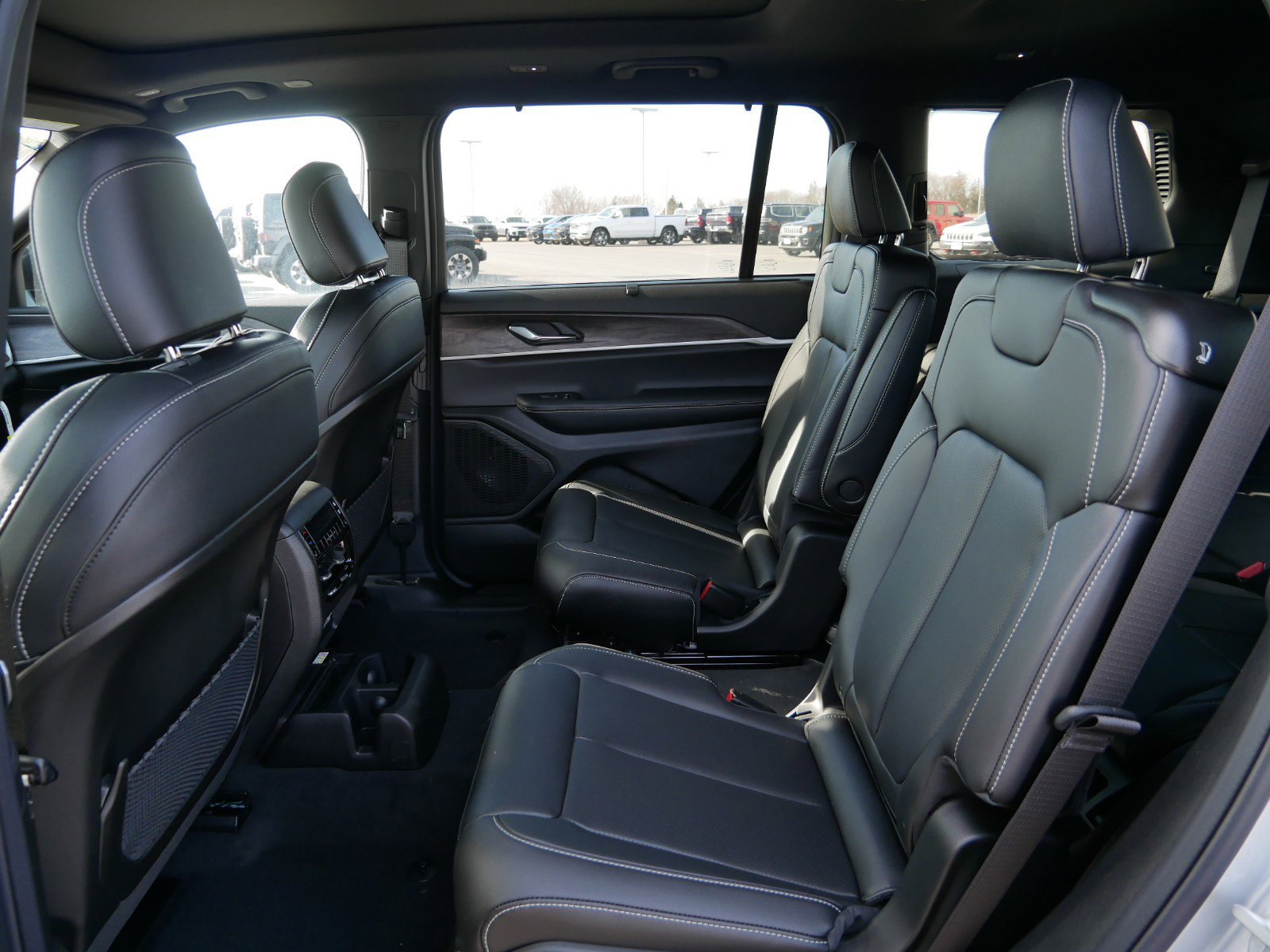 2025 Jeep Grand Cherokee Limited photo 4