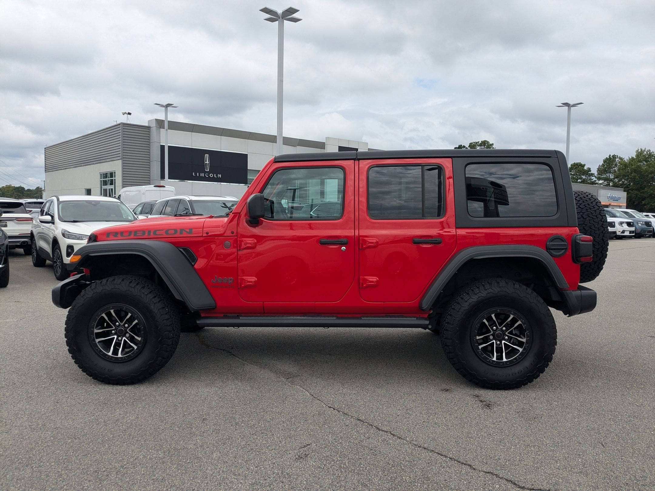2024 Jeep Wrangler Rubicon photo 8