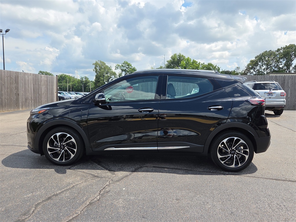 Used 2022 Chevrolet Bolt EUV Premier with VIN 1G1FZ6S04N4105746 for sale in Memphis, TN