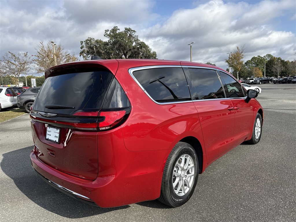 2026 Chrysler Pacifica photo 3