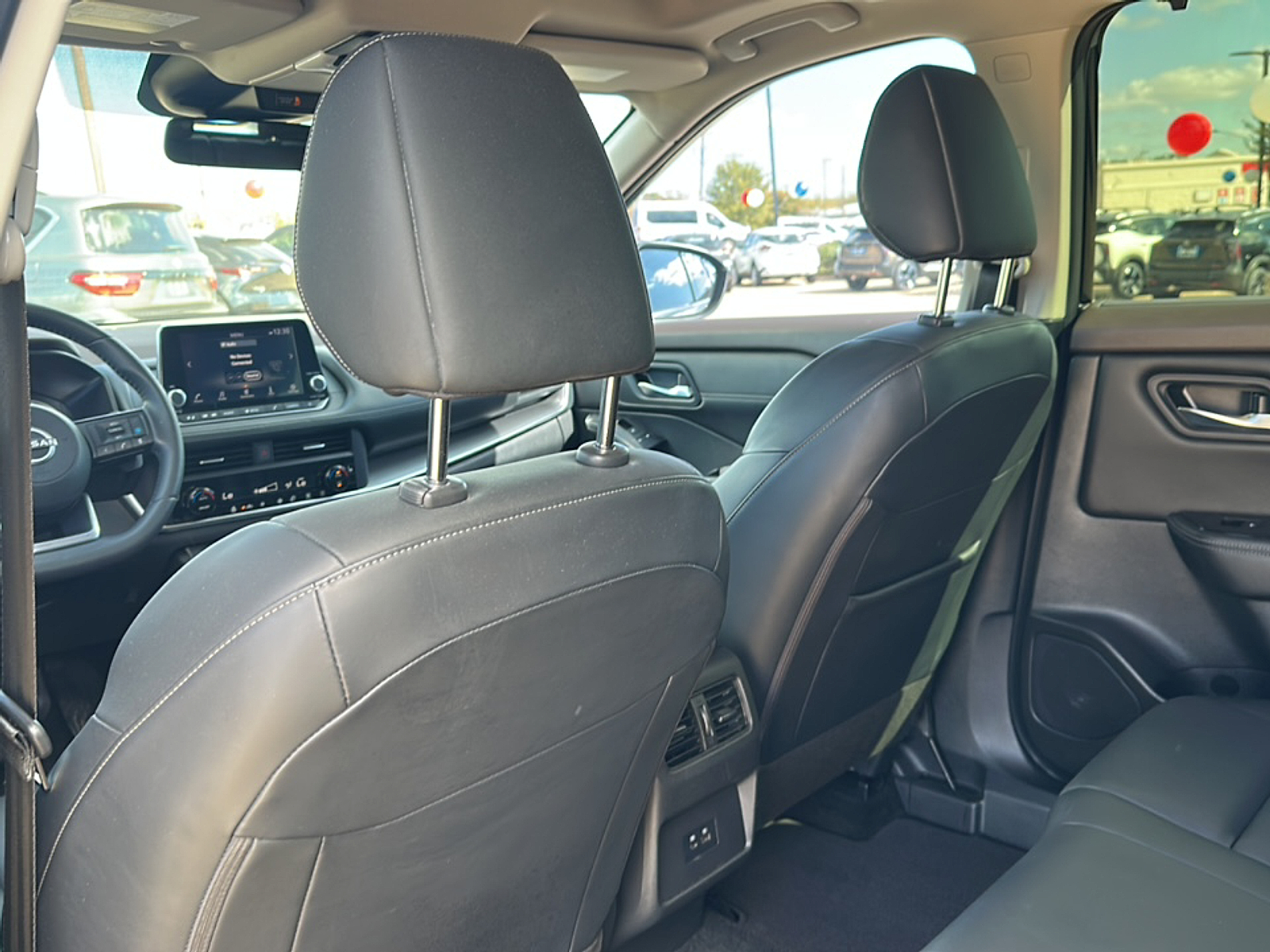 2023 Nissan Rogue SV photo 4