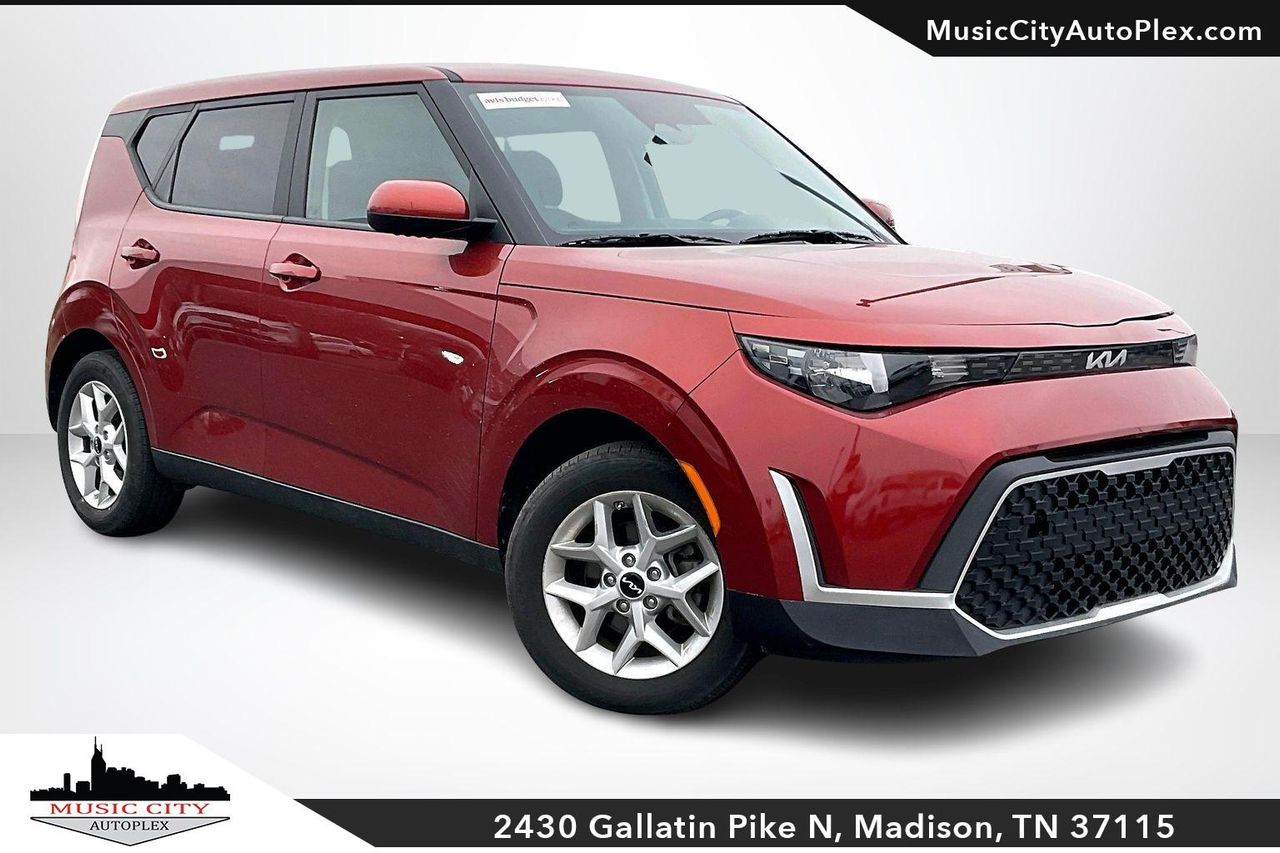 2024 Kia Soul LX's photo