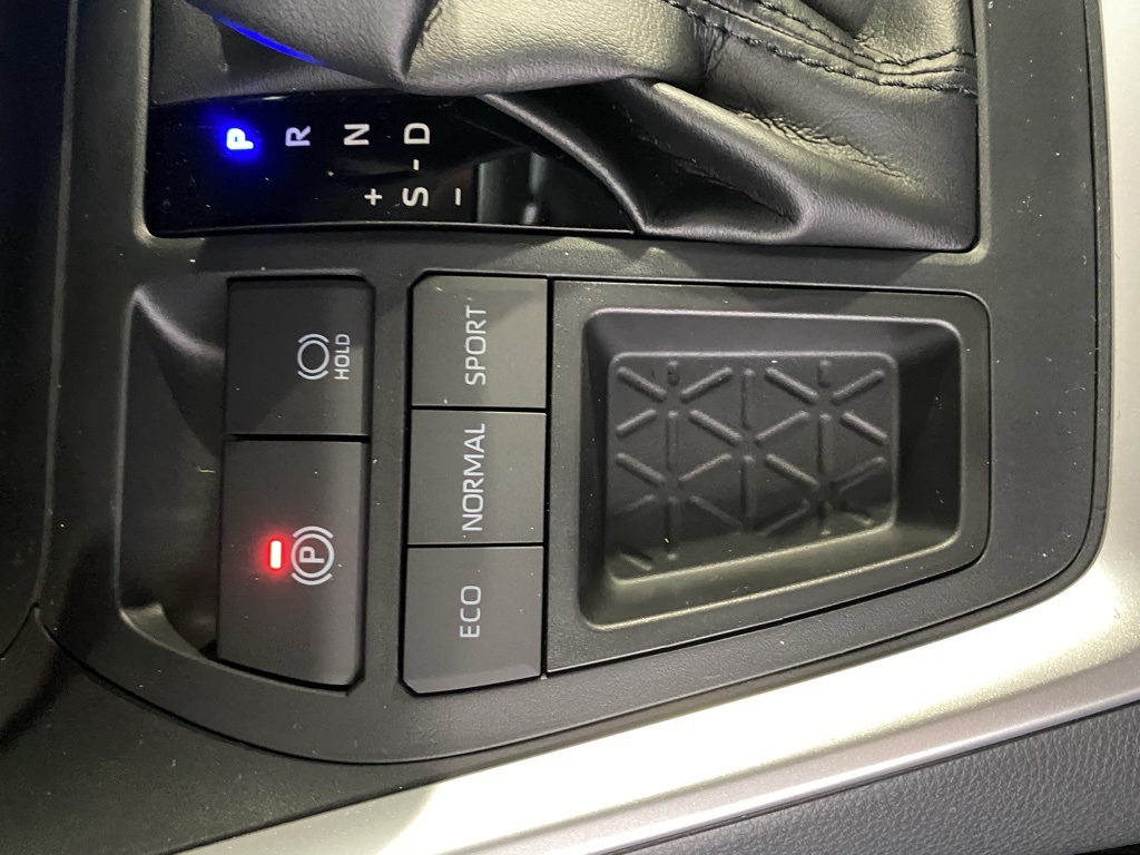 2025 Toyota RAV4 LE photo 36