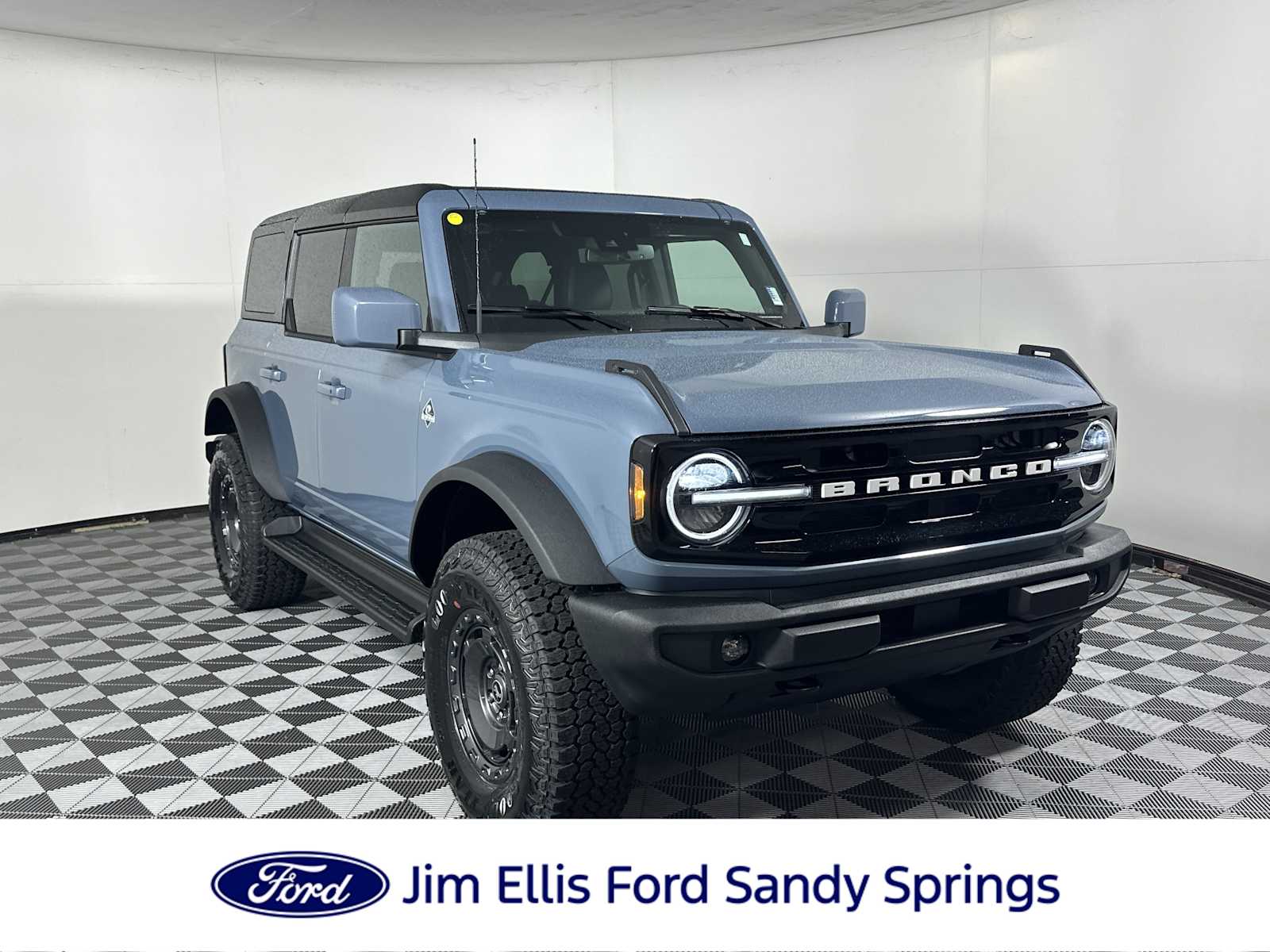 2025 Ford Bronco 4-Door Outer Banks's photo