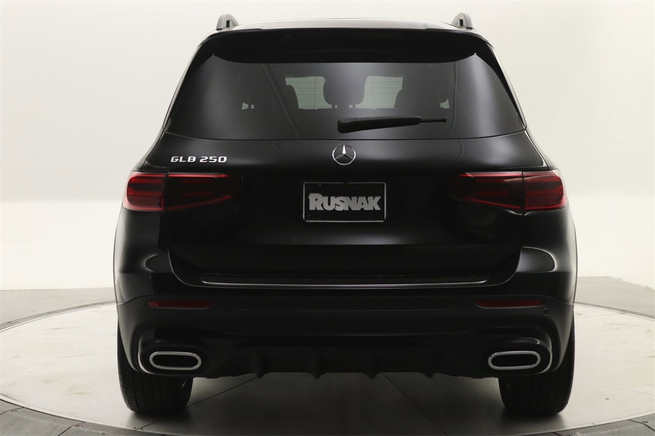 2025 Mercedes Benz GLB 250 photo 2