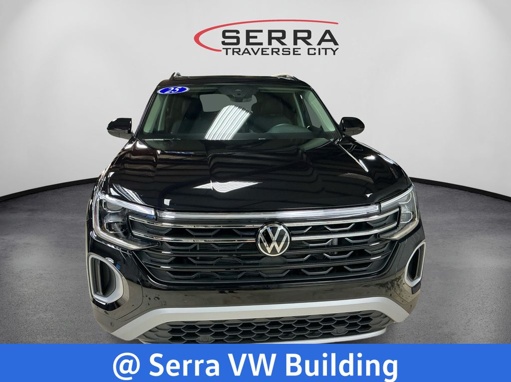 2025 Volkswagen Atlas Peak Edition photo 2