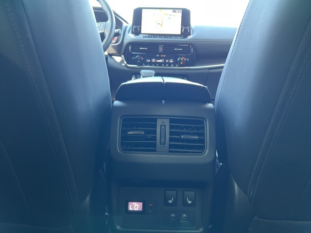 2023 Nissan Rogue Platinum photo 12