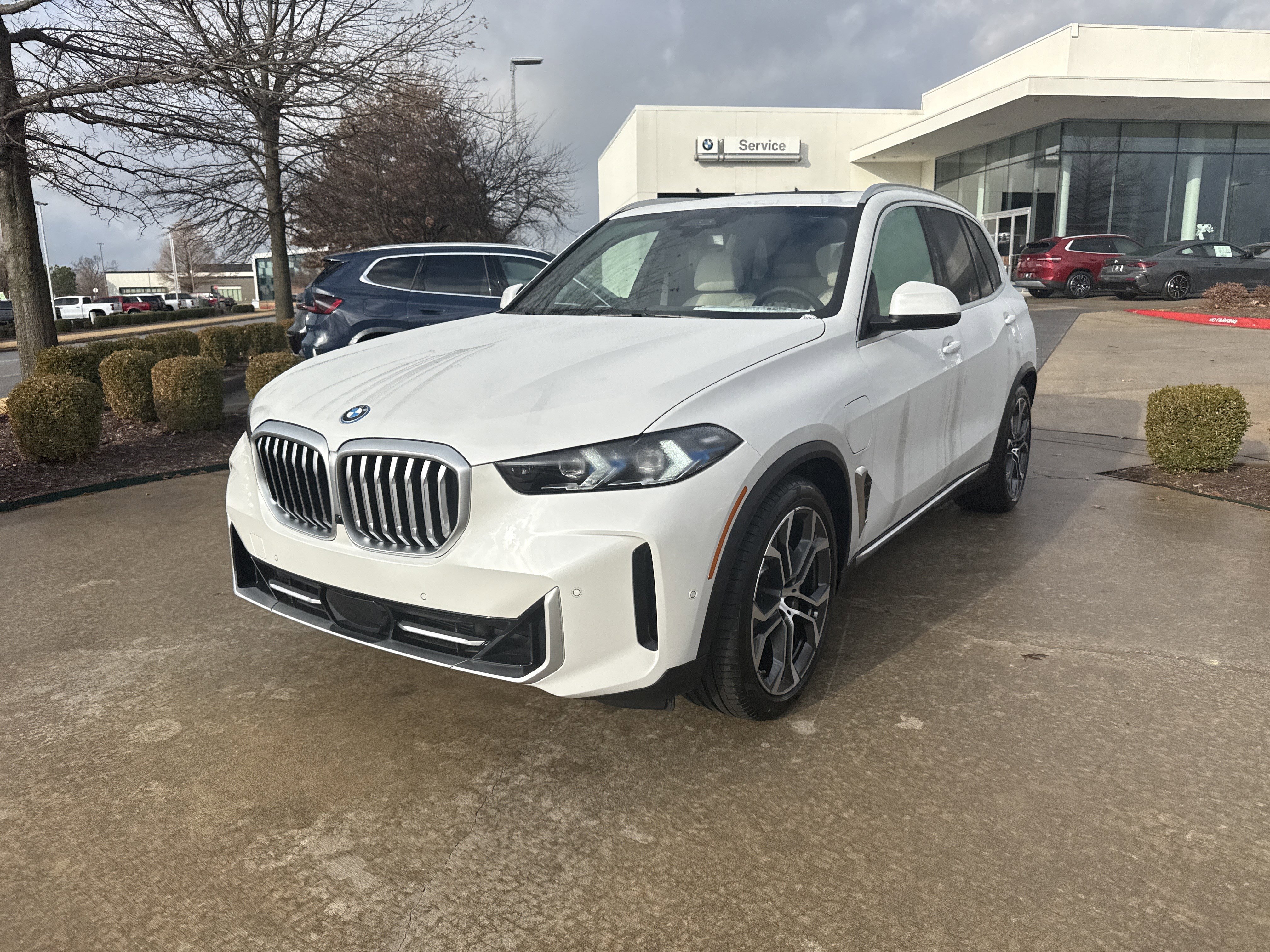 2026 BMW X5 50e's photo