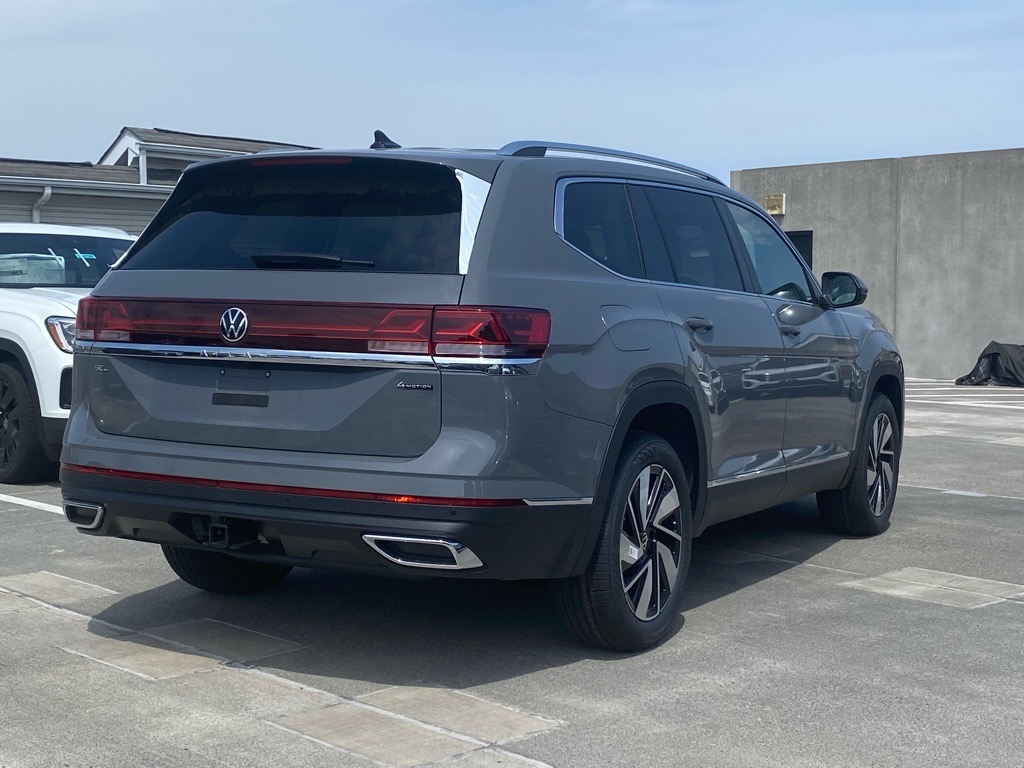 2025 Volkswagen Atlas SEL photo 2