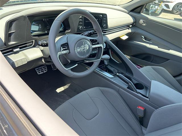 2025 Hyundai Elantra SEL Sport photo 6