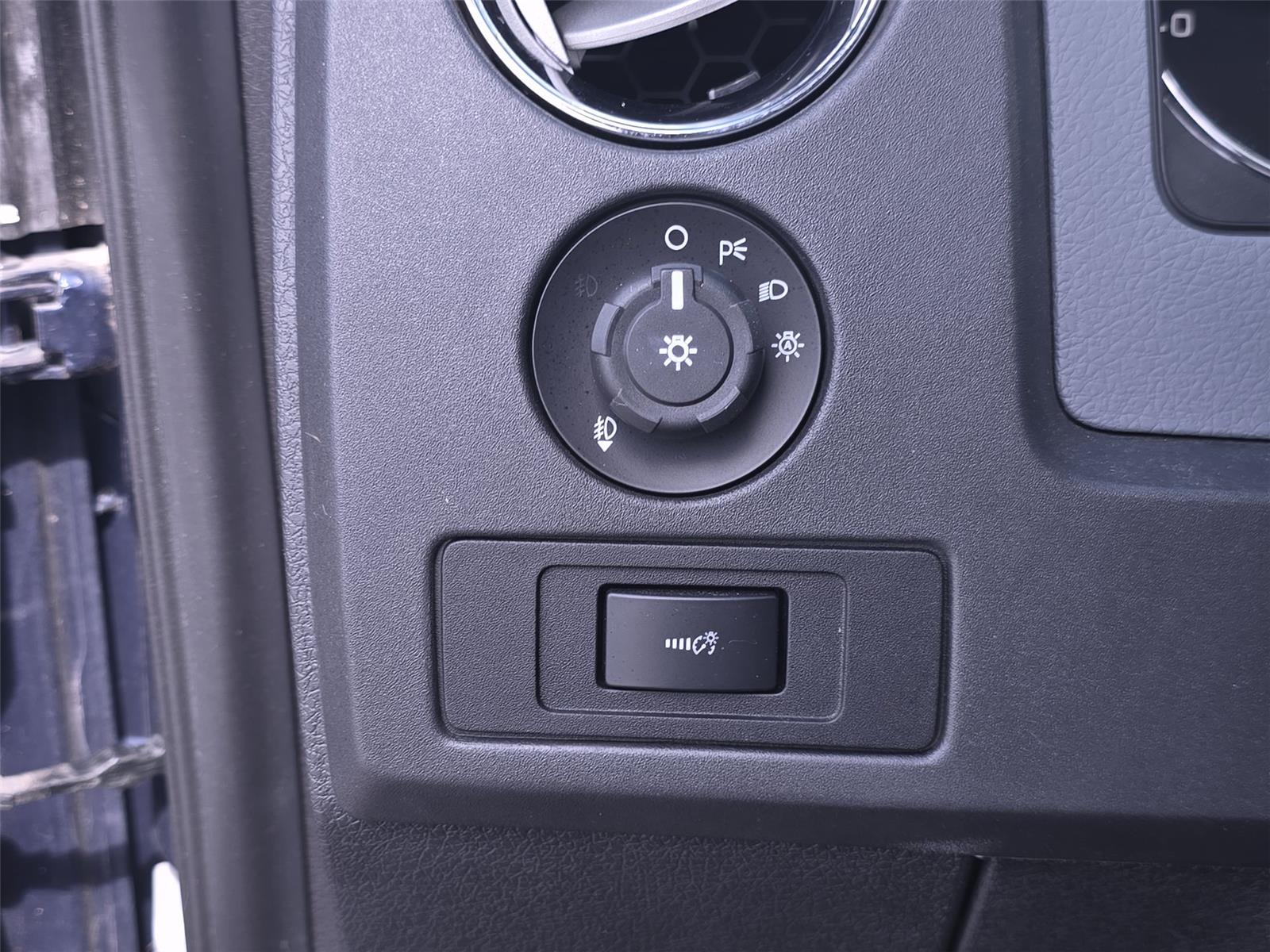 2012 Ford F-150 XLT photo 15