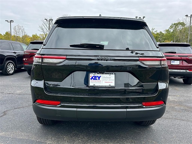 2025 Jeep Grand Cherokee Altitude photo 4