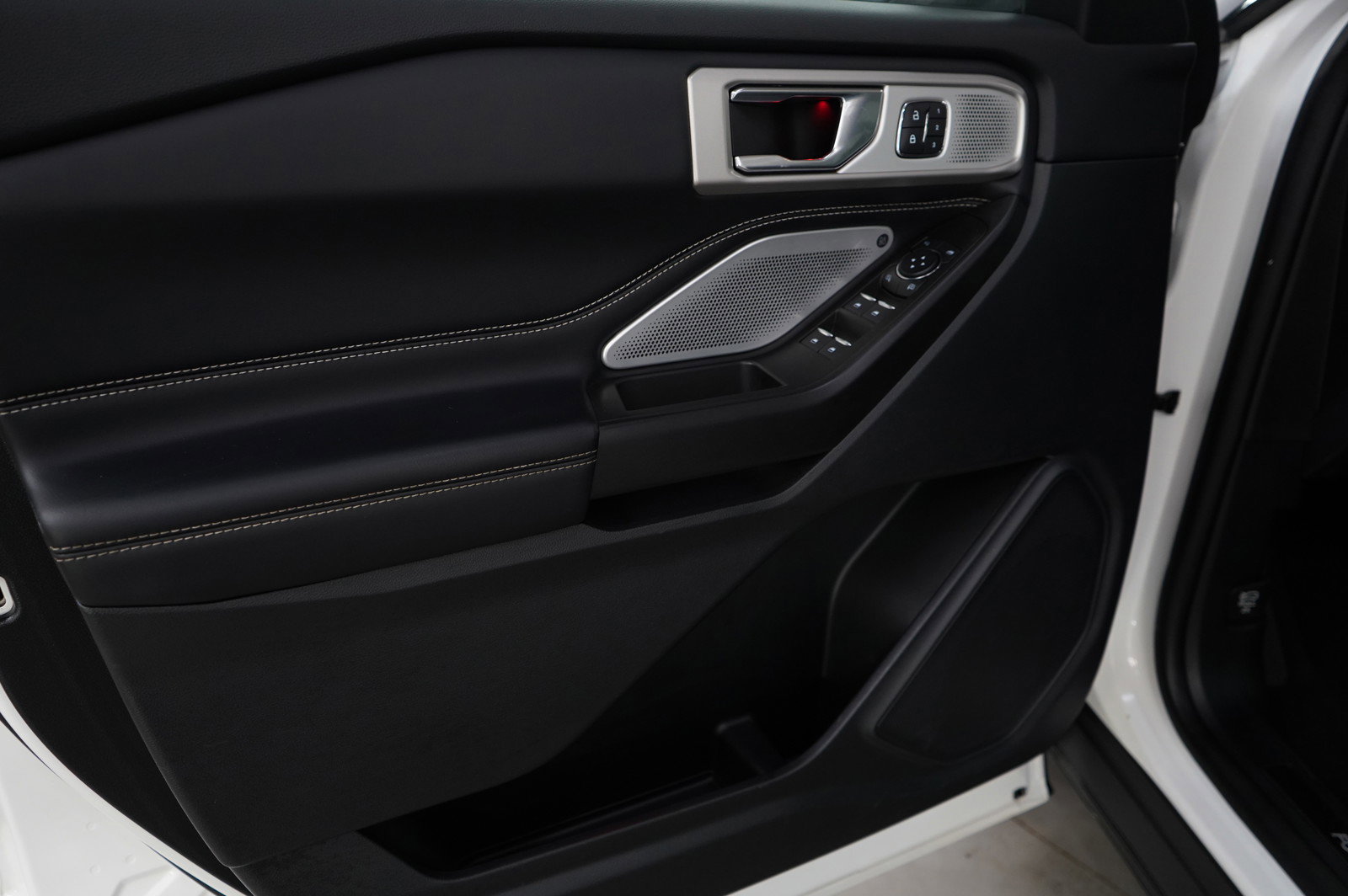 2020 Ford Explorer ST photo 23