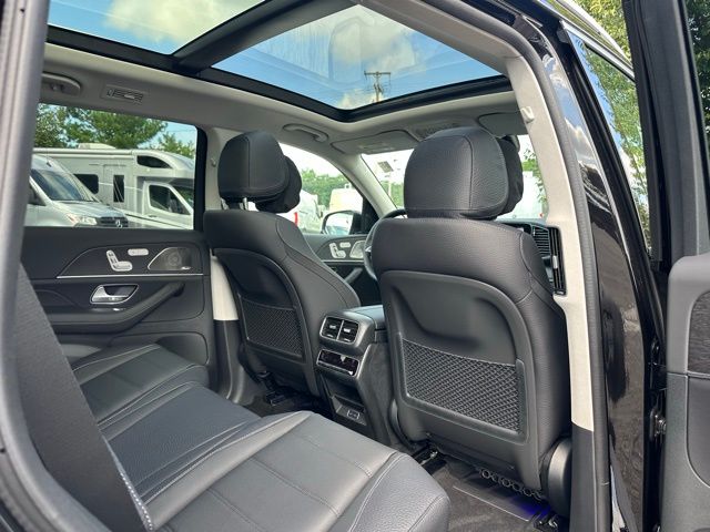 2025 Mercedes Benz GLS 450 4MATIC photo 18
