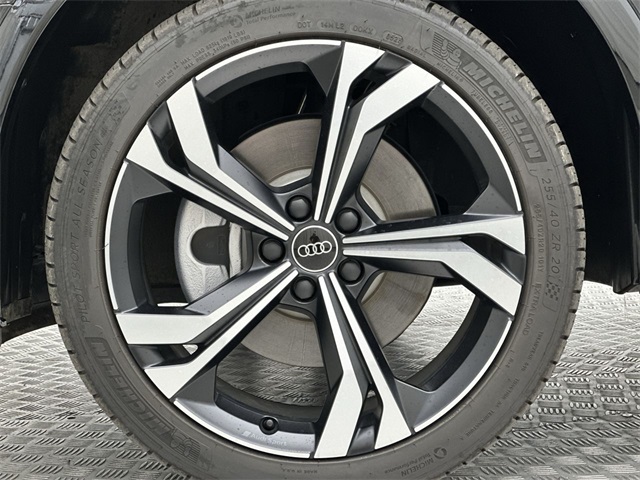 2024 Audi Q3 S line Premium Plus photo 2