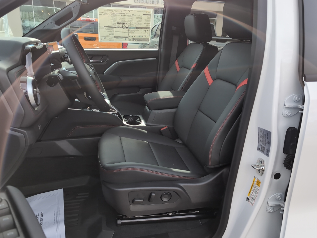 2025 Chevrolet Colorado Z71 photo 28