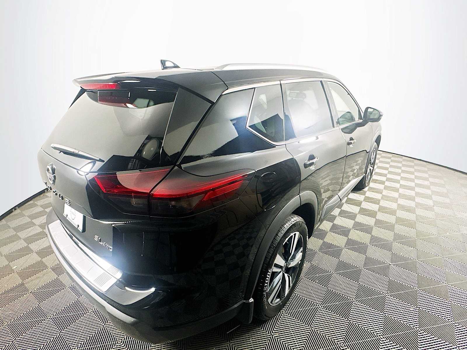2024 Nissan Rogue SL photo 4