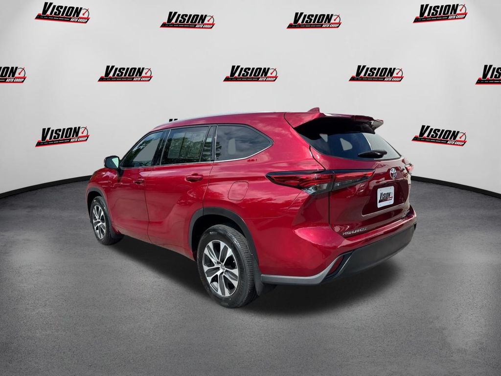 2022 Toyota Highlander XLE photo 7