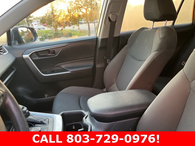 2022 Toyota RAV4 Hybrid LE photo 3