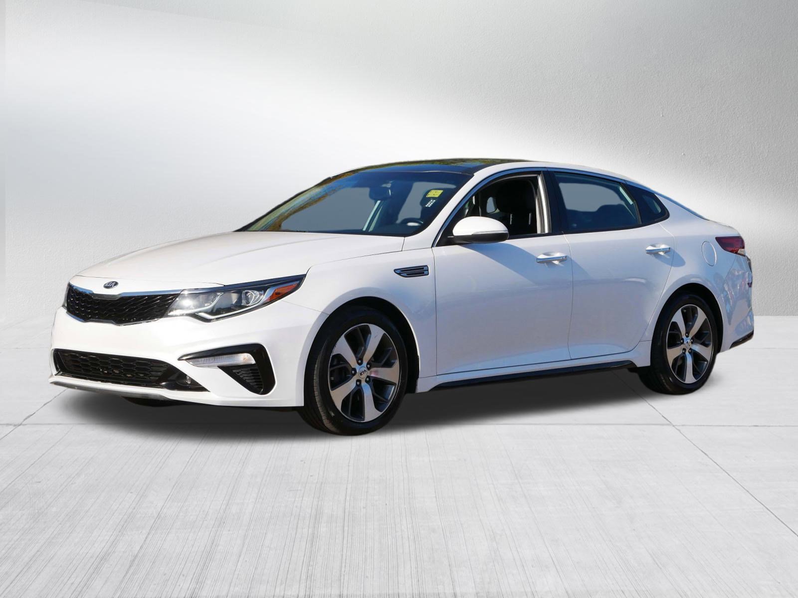 2019 Kia Optima S photo 3