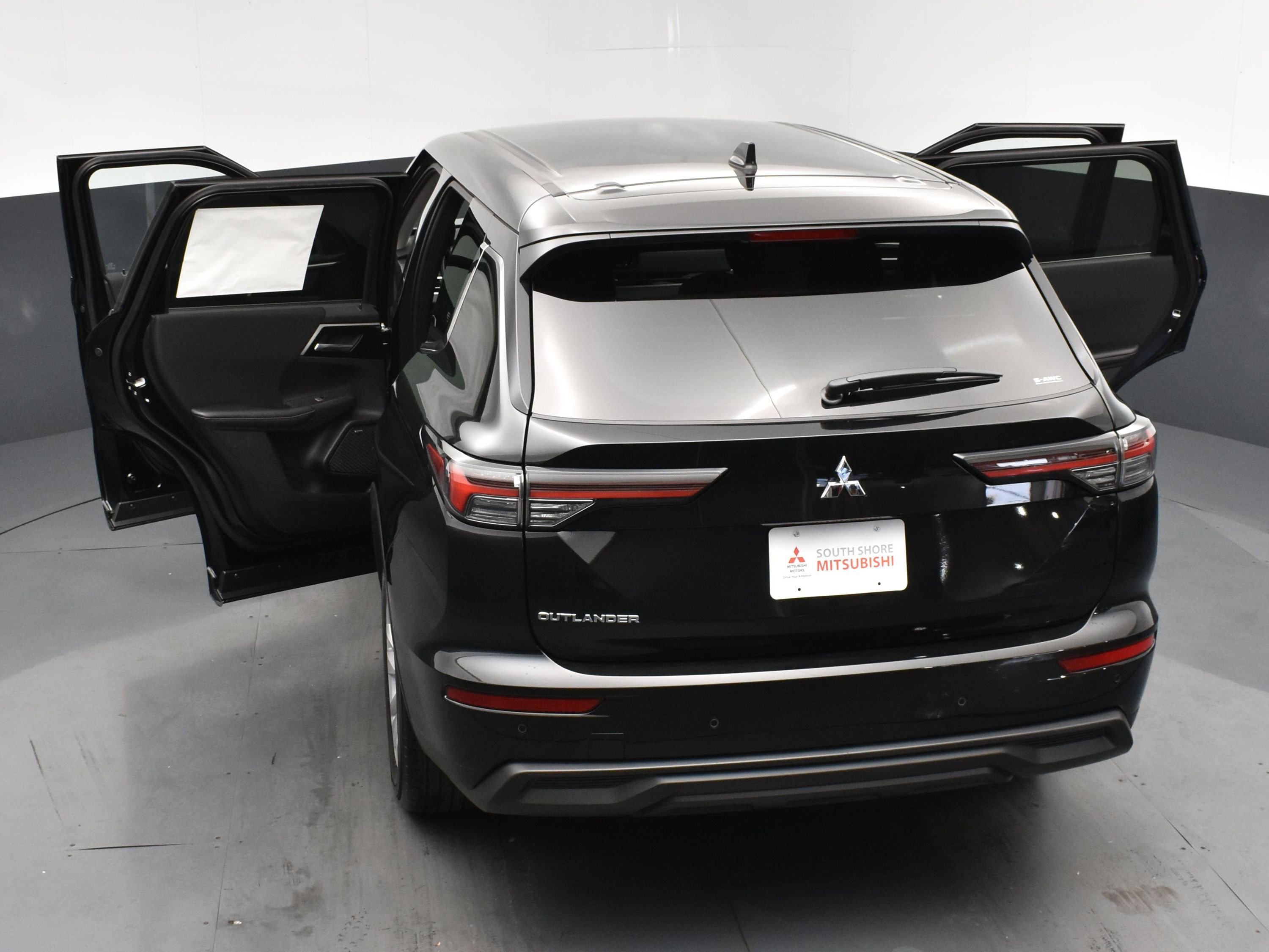 2025 Mitsubishi Outlander ES photo 25