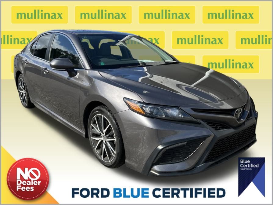 2023 Toyota Camry SE's photo