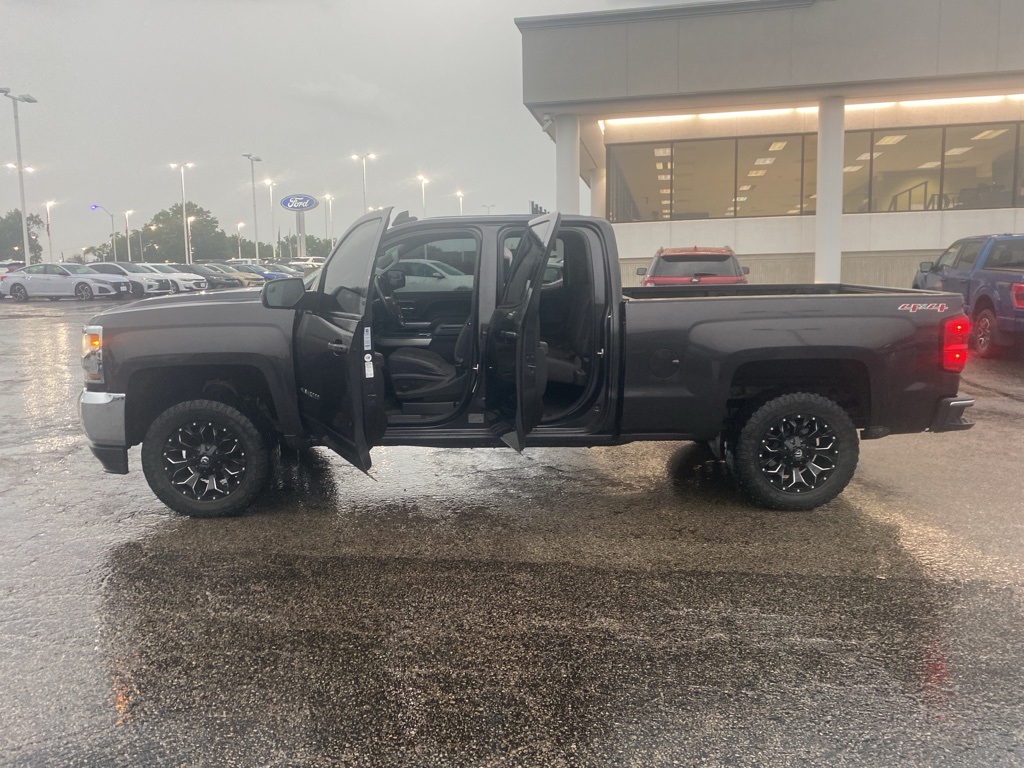 2016 Chevrolet Silverado 1500 LT photo 4