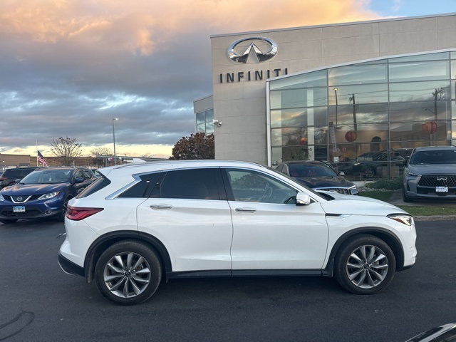 2022 Infiniti QX50 Luxe photo 3