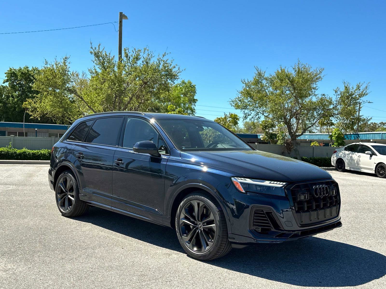2025 Audi Q7 55 Prestige photo 2