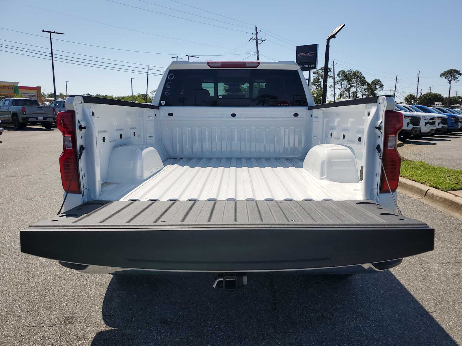 2025 Chevrolet Silverado 1500 LT photo 4