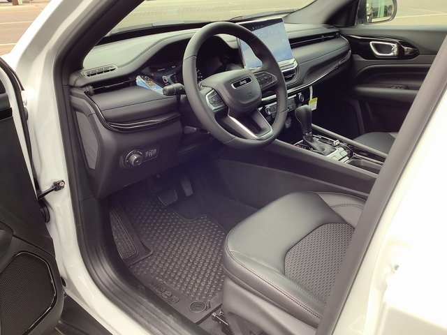 2026 Jeep Compass Latitude photo 4