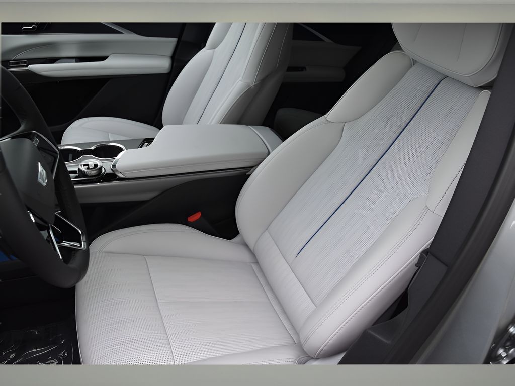 2025 Cadillac Lyriq Luxury photo 13