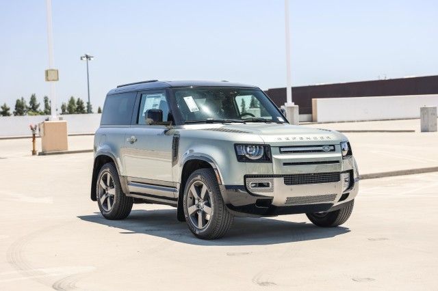 2025 Land Rover Defender 90 X-Dynamic SE photo 3
