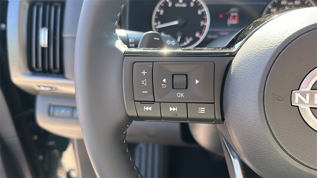 2025 Nissan Pathfinder SL photo 19