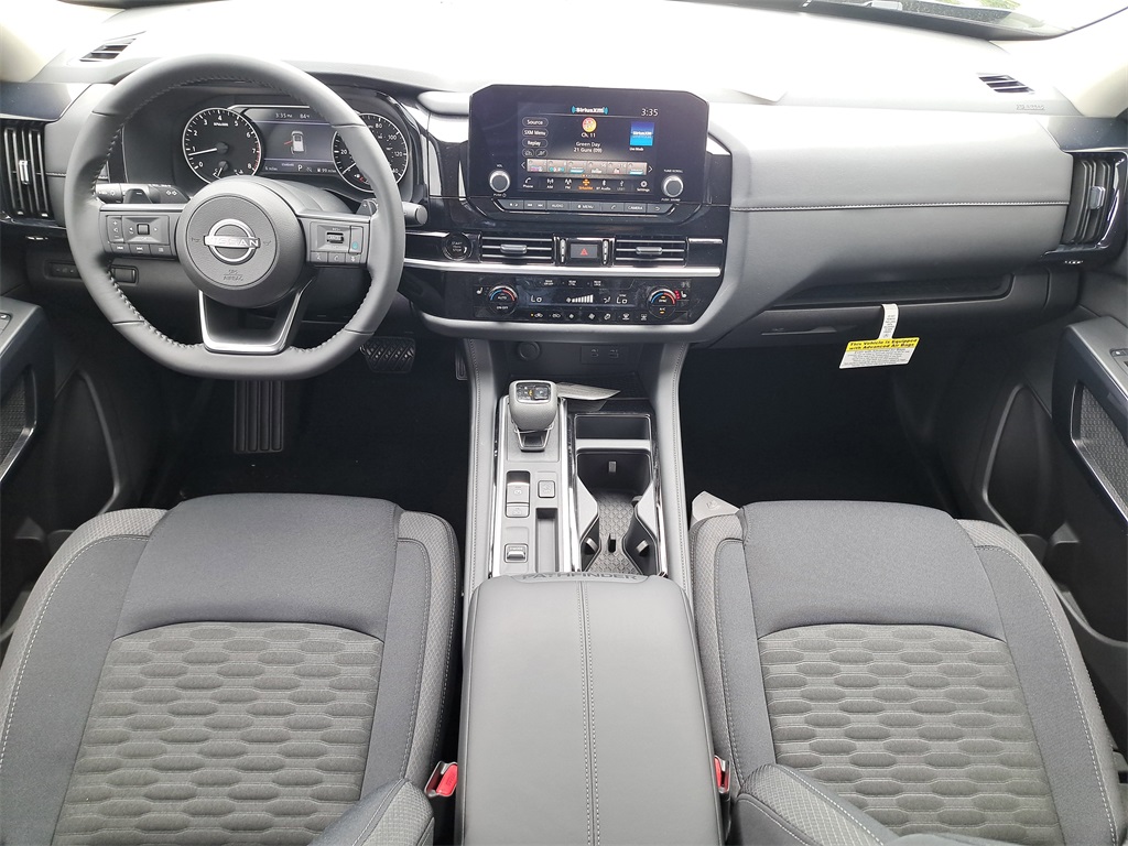 2025 Nissan Pathfinder SV photo 15