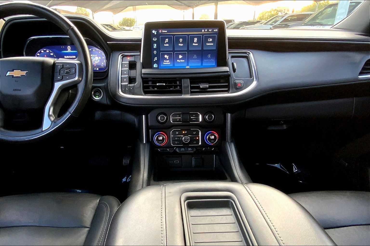 2022 Chevrolet Suburban LT photo 15