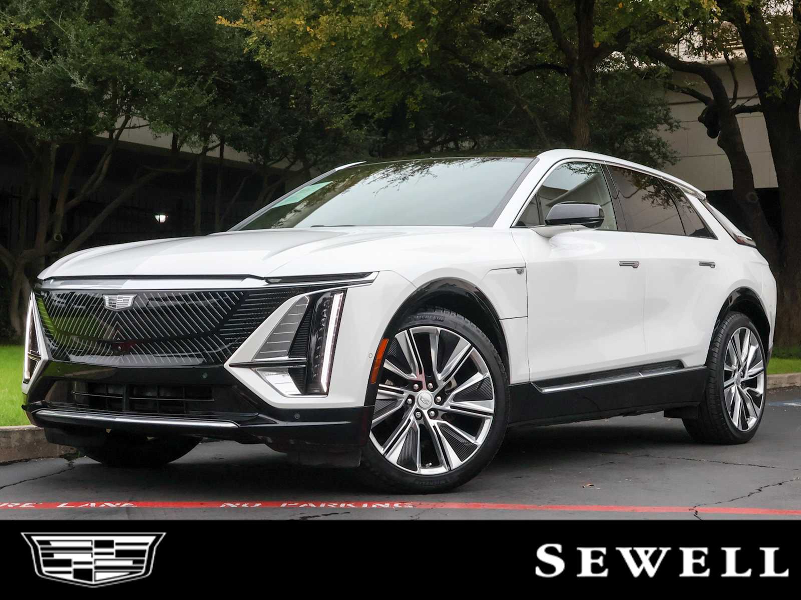 2024 Cadillac LYRIQ Luxury 3's photo