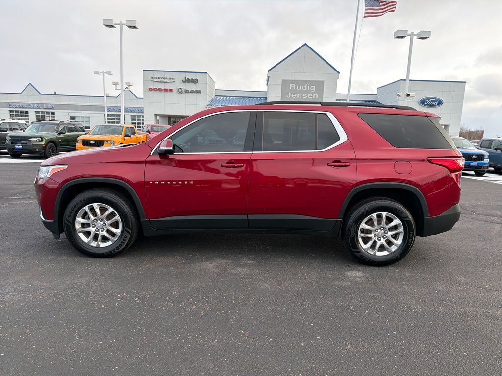 Used 2021 Chevrolet Traverse 1LT with VIN 1GNEVGKW3MJ150581 for sale in New Lisbon, WI