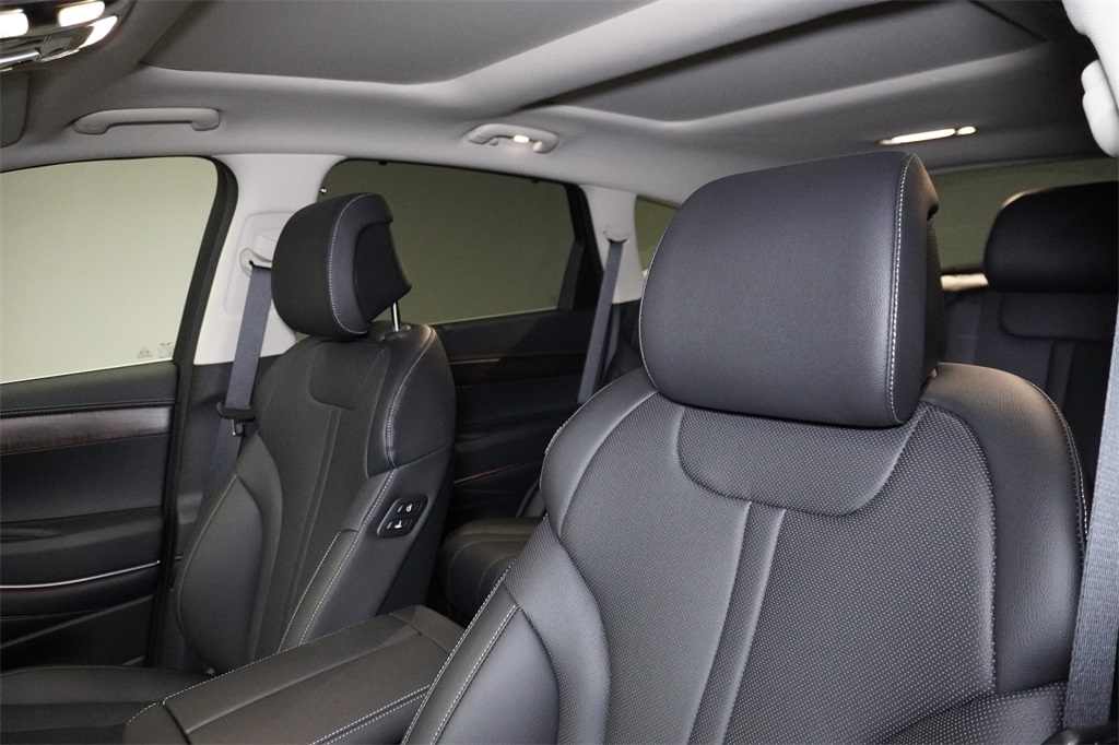 2025 Genesis GV80 2.5T AWD photo 6
