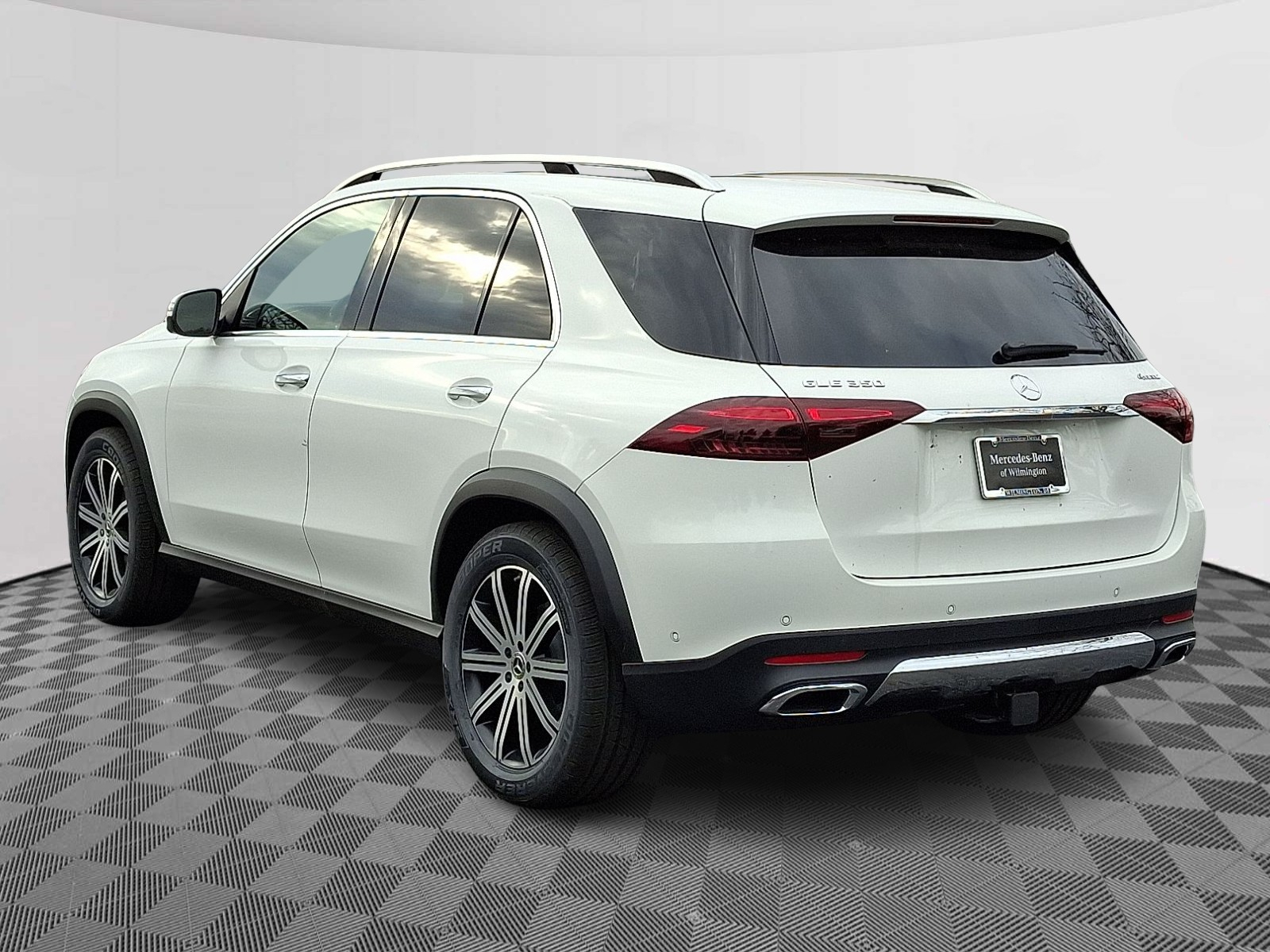 2026 Mercedes Benz GLE 350 4MATIC photo 4