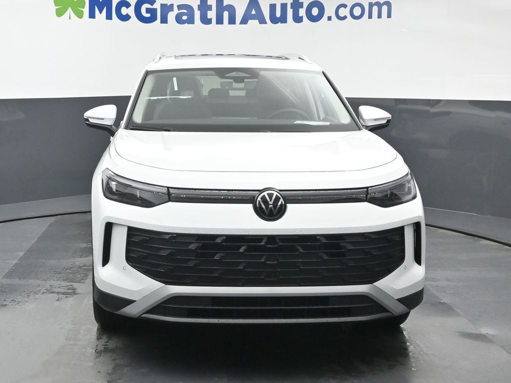 2025 Volkswagen Tiguan SE photo 2