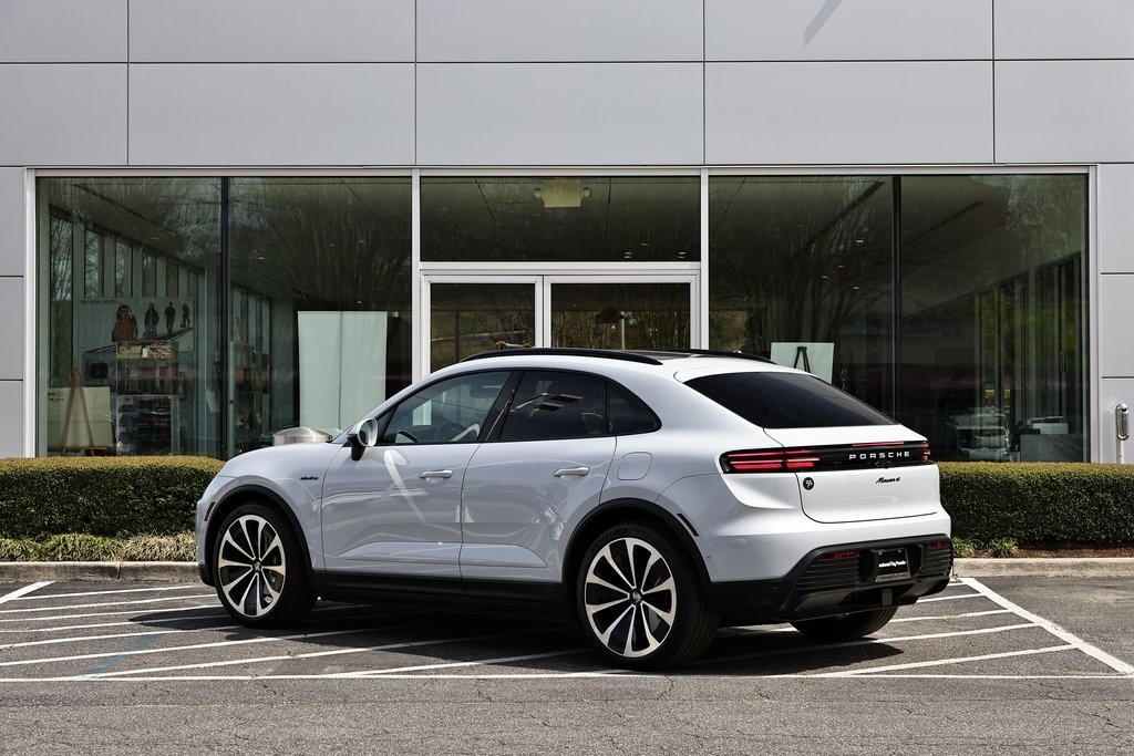 2025 Porsche Macan 4 Electric photo 3