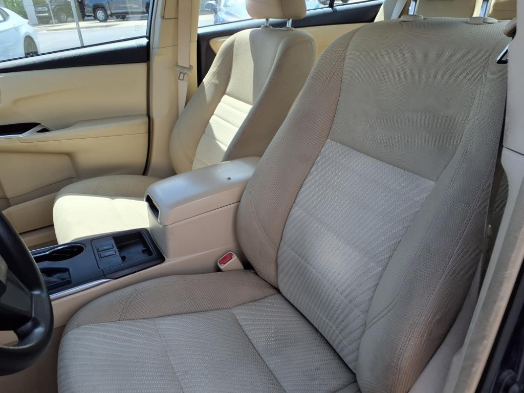 2015 Toyota Camry Hybrid LE photo 14