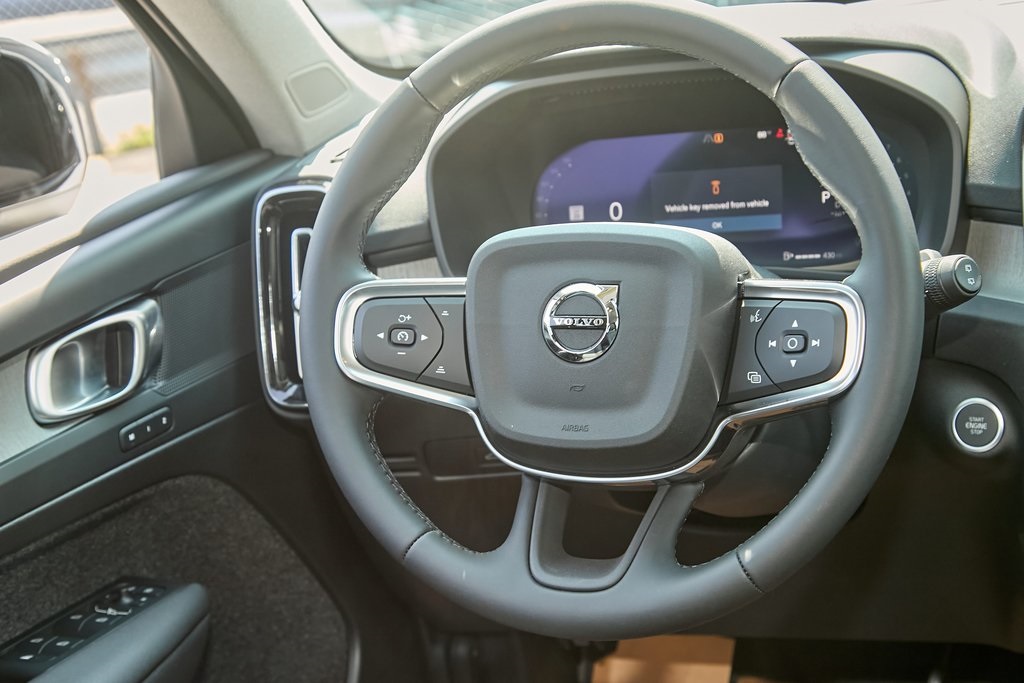 2026 VOLVO XC40 - Image 20